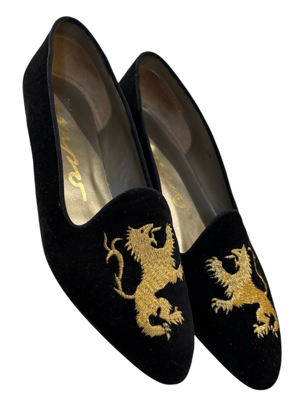 IMPO VTG BLACK VELVET POINTED TOE LOAFERS W GOLD EMBROIDERED LION CREST SZ 10